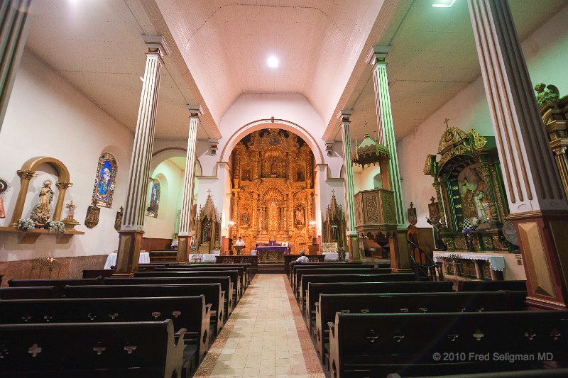 20101201_181125 D3.jpg - San Jose Church (golden altar).  The altar is made of pure gold. Various stories are told on how come it survived the times the city was plundered, especially by Morgan
